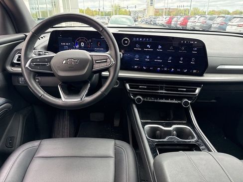 Used 2024 Chevrolet Traverse LT w/ Midnight/Sport Edition AWD/4WD image 9