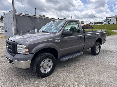Used 2006 Ford F250 XL AWD/4WD image 2