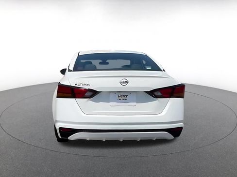 Used 2025 Nissan Altima 2.5 SV FWD image 12