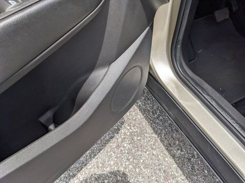 Used 2017 Ford Escape Titanium FWD image 21