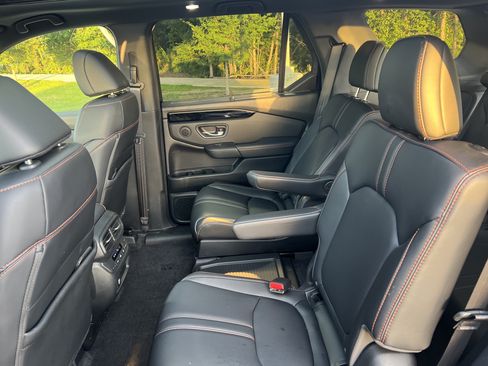 Used 2025 Honda Pilot TrailSport image 29