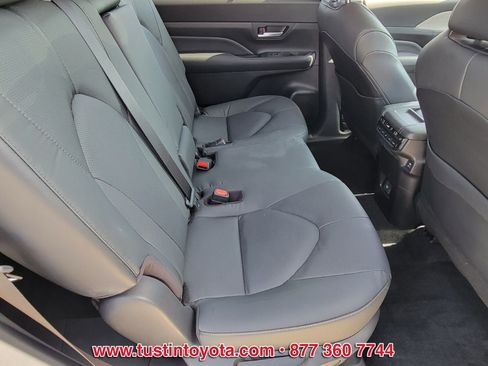 Certified 2024 Toyota Grand Highlander FWD image 16