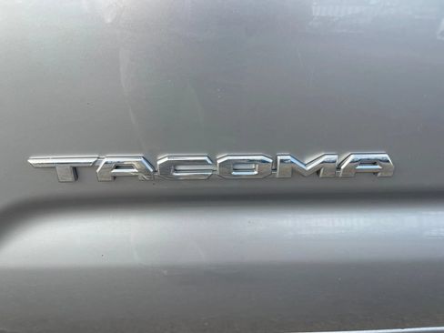Used 2021 Toyota Tacoma SR5 AWD/4WD image 12