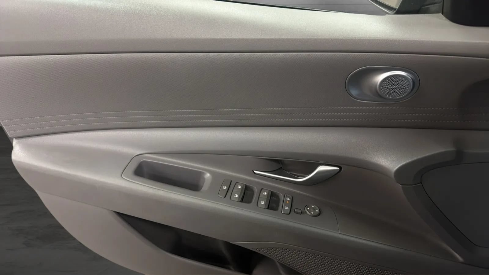 Used 2024 Hyundai Elantra SE FWD image 17
