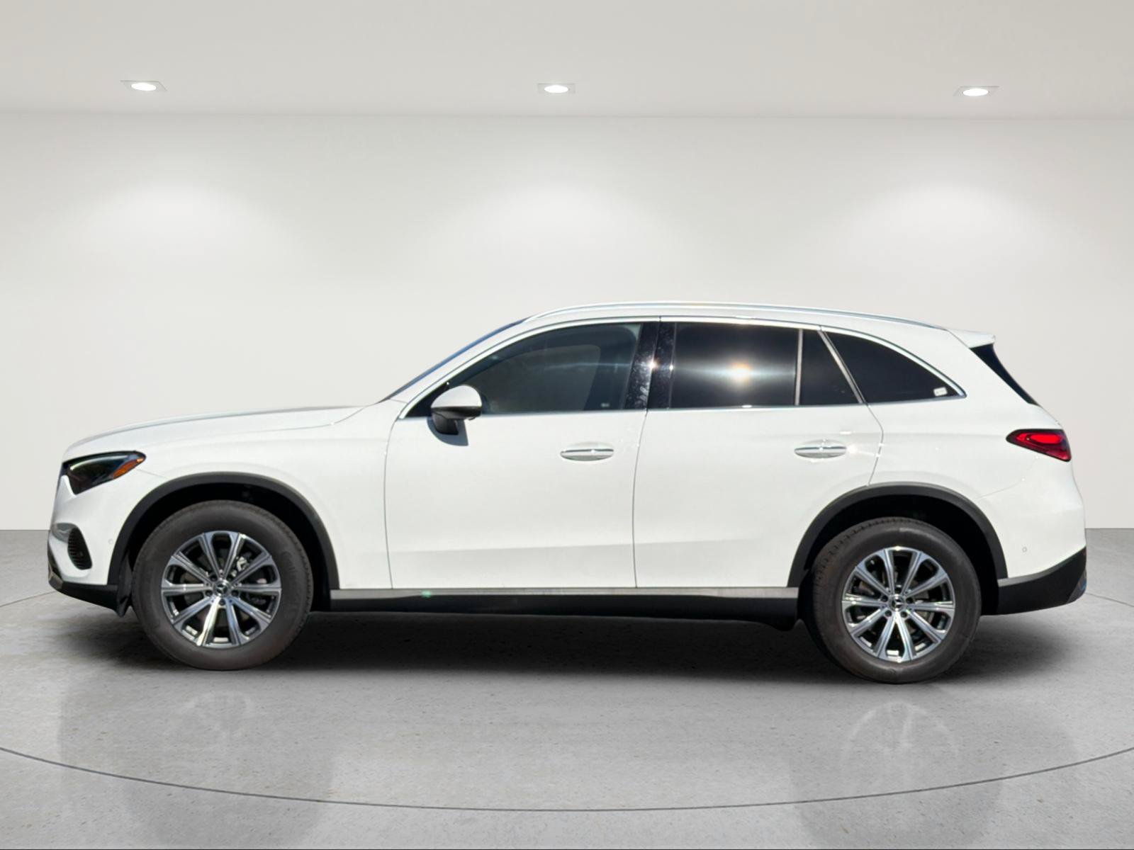 Used 2026 Mercedes-Benz GLC 300 4MATIC image 2