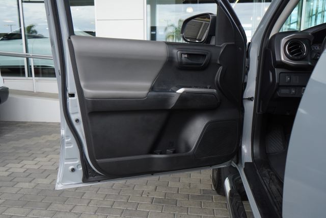 Used 2021 Toyota Tacoma SR5 RWD image 19