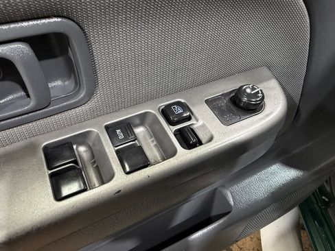 Used 2002 Nissan Frontier SE AWD/4WD image 17