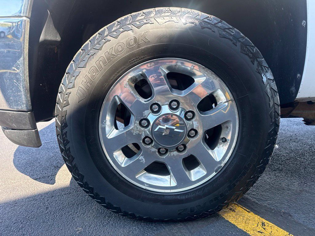 Used 2013 Chevrolet Silverado 2500 LTZ w/ LTZ Plus Package AWD/4WD image 3