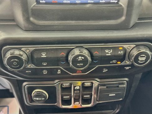 Used 2019 Jeep Wrangler Unlimited Sahara AWD/4WD image 19