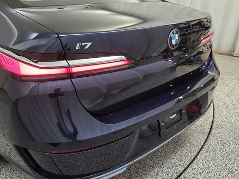 Used 2023 BMW i7 xDrive60 w/ Executive Package 2 AWD/4WD image 29