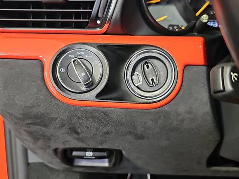 Used 2018 Porsche 911 GT3 RWD image 22