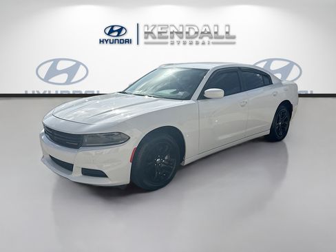 Used 2022 Dodge Charger SXT RWD image 3