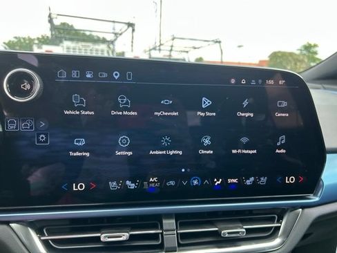 New 2026 Chevrolet Equinox EV LT w/ Convenience Package II AWD/4WD image 23