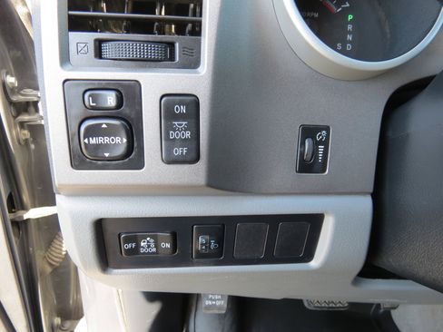 Used 2010 Toyota Tundra 2WD Double Cab image 17