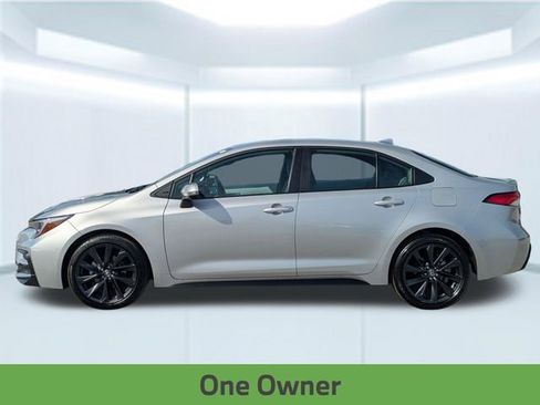 Used 2025 Toyota Corolla SE FWD image 2