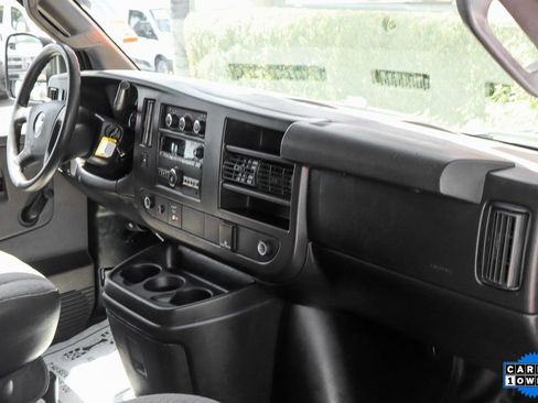 Used 2018 Chevrolet Express 3500 RWD image 26