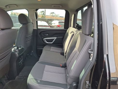 Used 2021 Nissan Titan SV w/ SV Convenience Package image 9