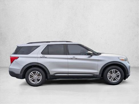 Used 2020 Ford Explorer XLT RWD image 5