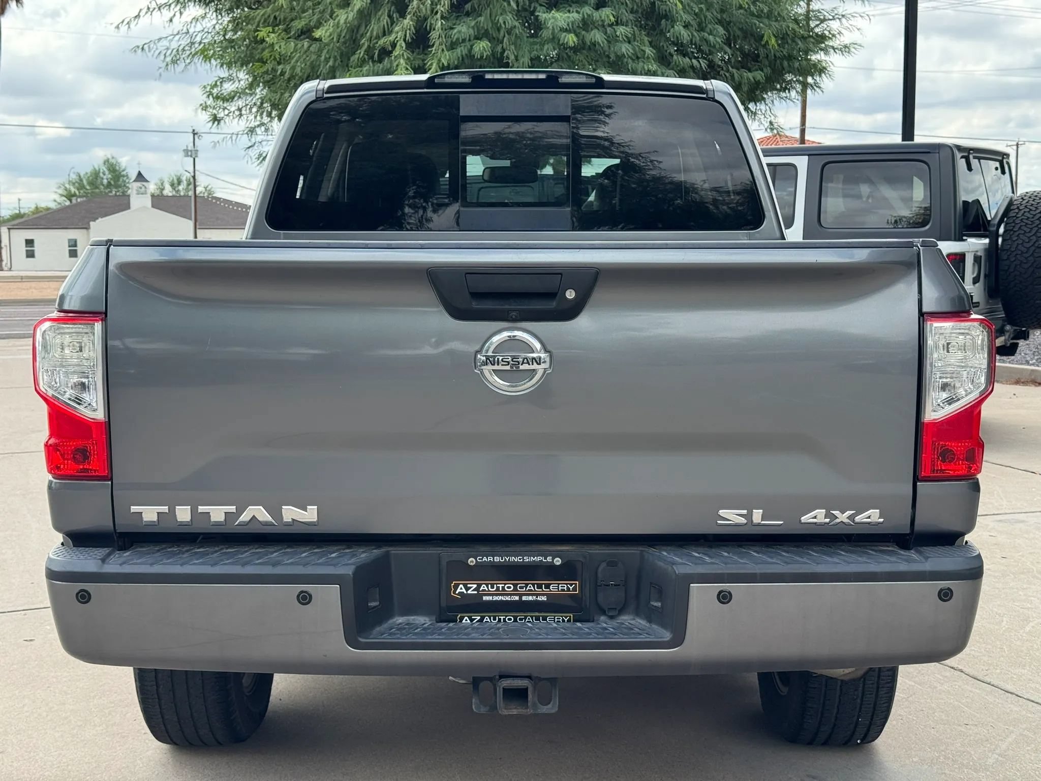 Used 2017 Nissan Titan SL AWD/4WD image 6