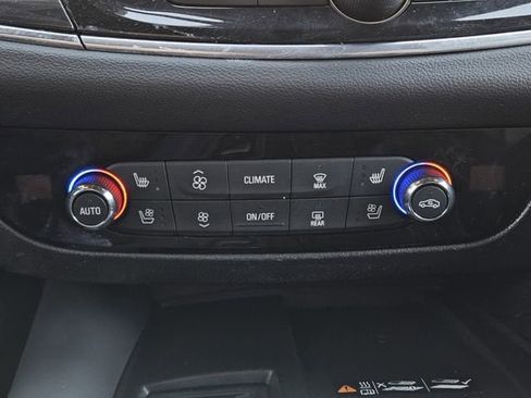 Used 2024 Buick Enclave Premium image 18