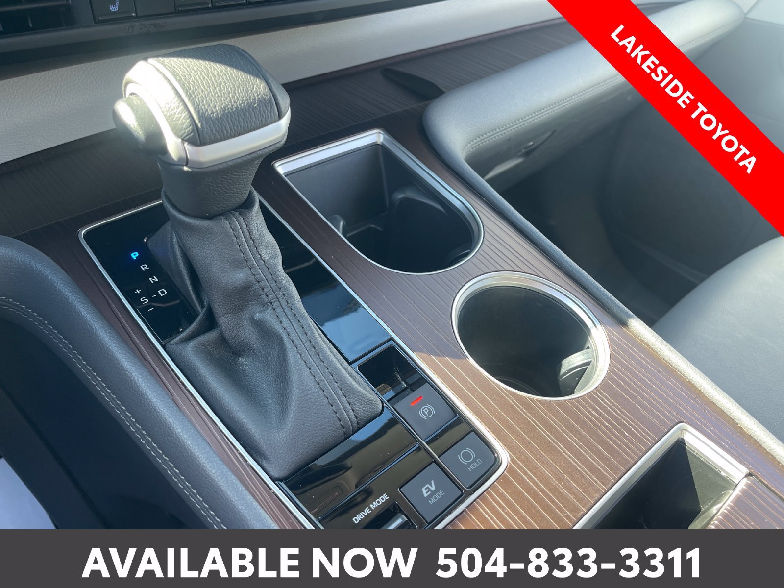 Used 2023 Toyota Sienna XLE FWD image 32