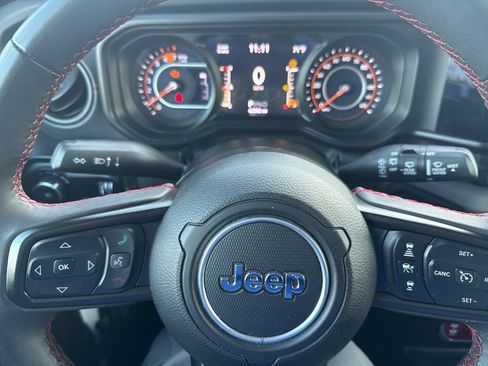 Used 2024 Jeep Wrangler Unlimited Rubicon AWD/4WD image 17