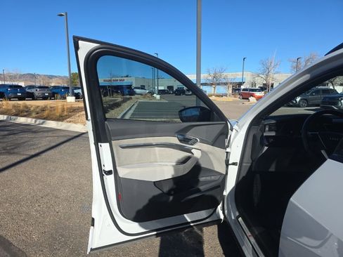 Used 2024 Audi Q8 e-tron Prestige w/ Prestige Package image 9