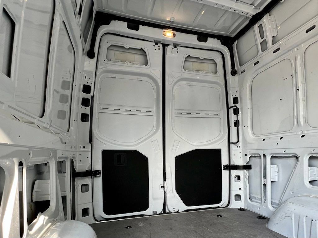Used 2025 Mercedes-Benz Sprinter 2500 image 33