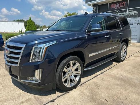 Used 2019 Cadillac Escalade Luxury image 1