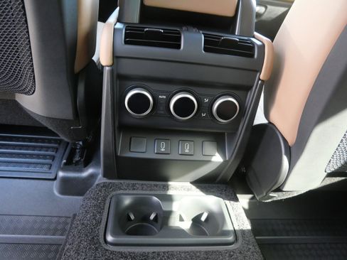New 2026 Land Rover Defender 130 X-Dynamic SE AWD/4WD image 8