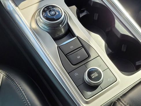 Used 2021 Ford Explorer XLT w/ Equipment Group 202A image 25