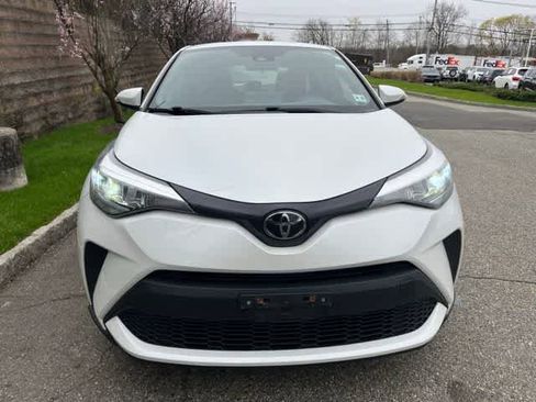 Used 2022 Toyota C-HR XLE image 2