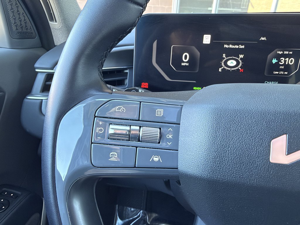 Used 2024 Kia EV9 Land AWD/4WD image 30