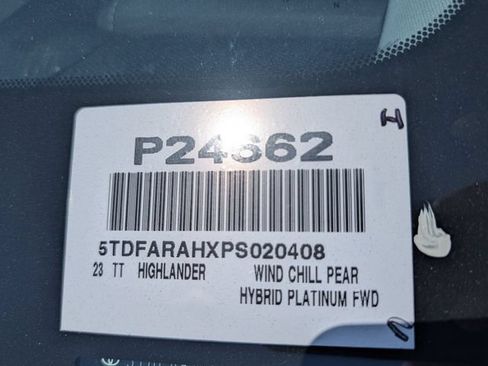Used 2023 Toyota Highlander Platinum FWD image 36