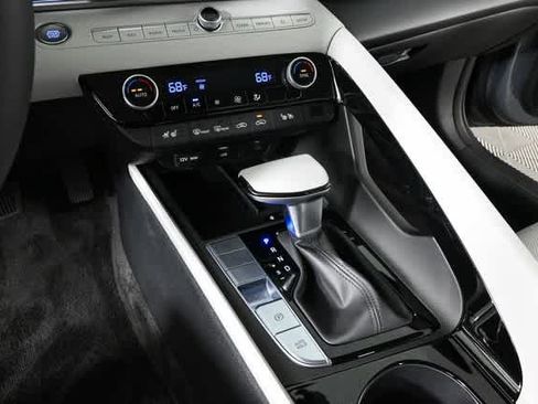 New 2025 Hyundai Elantra Limited image 58