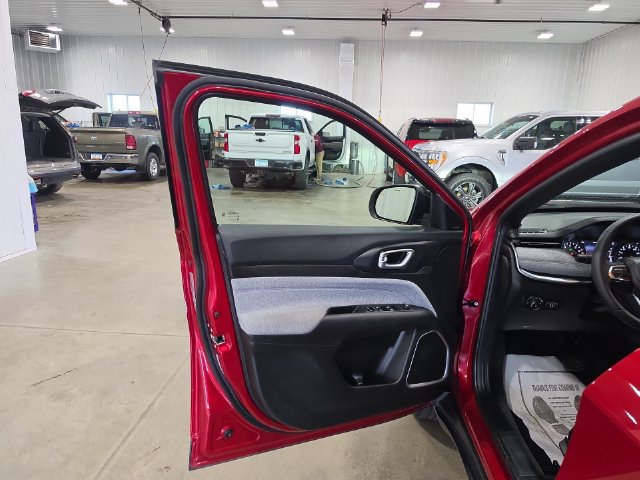 Used 2025 Jeep Compass Latitude AWD/4WD image 25