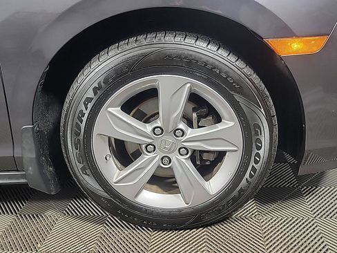 Used 2018 Honda Odyssey EX image 3