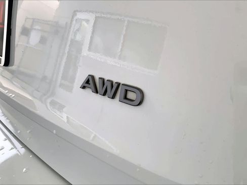 Used 2024 Nissan Rogue S AWD/4WD image 10