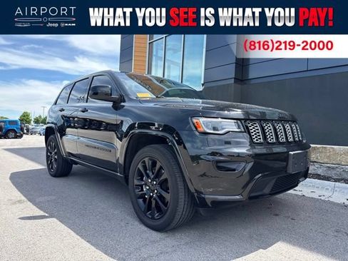 Used 2022 Jeep Grand Cherokee Laredo X AWD/4WD image 1