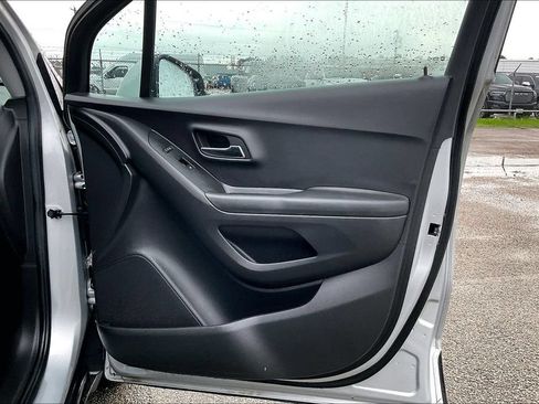 Used 2022 Chevrolet Trax LS w/ Tint and Cruise Package FWD image 29
