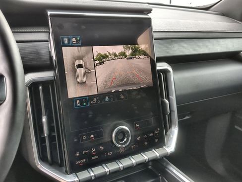 Used 2025 GMC Acadia Elevation image 15