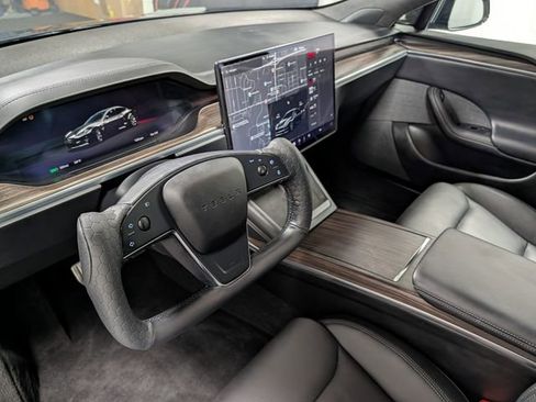 Used 2023 Tesla Model S Standard Range image 17