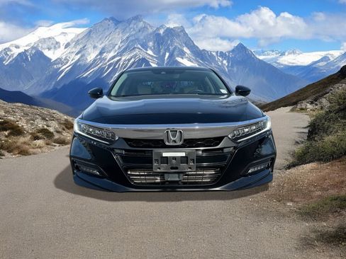 Used 2018 Honda Accord Touring image 8