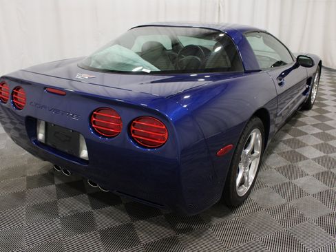Used 2004 Chevrolet Corvette Coupe w/ Preferred Equipment Group RWD image 19