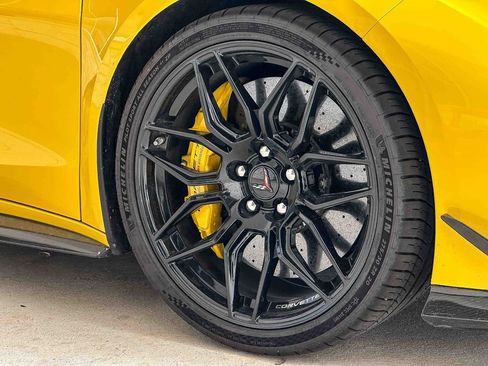 Used 2025 Chevrolet Corvette Z06 w/ Z07 Performance Package RWD image 2