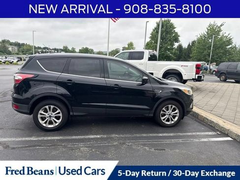 Used 2017 Ford Escape SE w/ SE Cold Weather Package AWD/4WD image 9