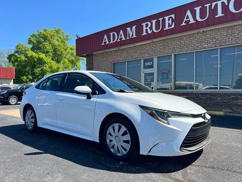 Used 2023 Toyota Corolla LE image 2