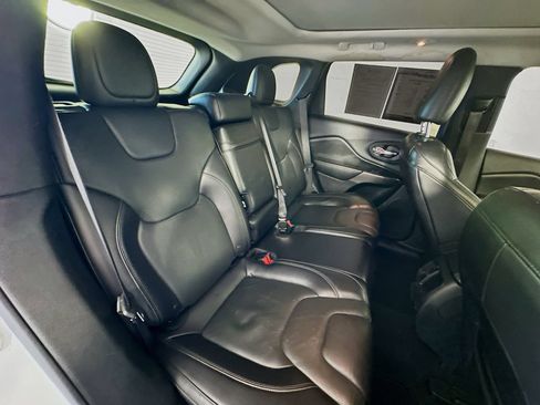 Used 2019 Jeep Cherokee Limited AWD/4WD image 29