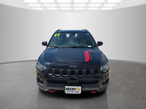 Used 2025 Jeep Compass Trailhawk image 3