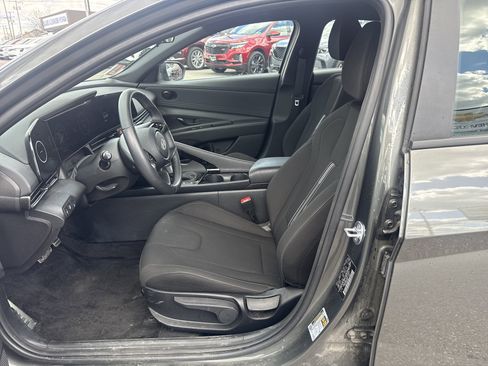 Used 2025 Hyundai Elantra SEL FWD image 12